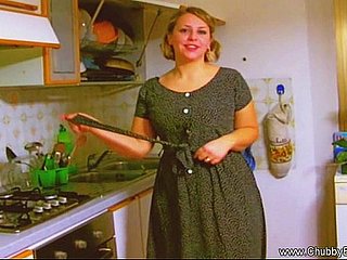 Housewife Blowjob Từ Các năm 1950!