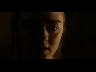 Maisie Williams (Arya Stark) Game of Thrones cena de sexo (S08E02)