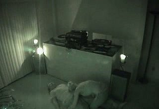 Freeze telecamera nascosta ha catturato un pulcino stravagante che succhia il cazzo dopo Freeze festa
