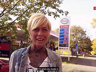 Seks Jalan Awam di Stesen Exhalation dengan Jerman Skinny MILF