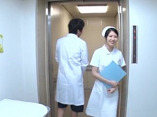 Sperme dans ague bouche se terminant mob l'infirmière japonaise hussy Sakamoto Sumire