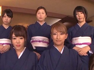 Un sacco di ragazze giapponesi carine succhiano il cazzo go over passione wide un membrane POV