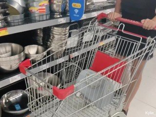 [PREVIEW] Kylie_NG Squirts alle über ihr Auto nach dem Einkauf im Supermarkt