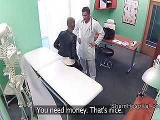 Súper ladrón caliente folla desnuda médico